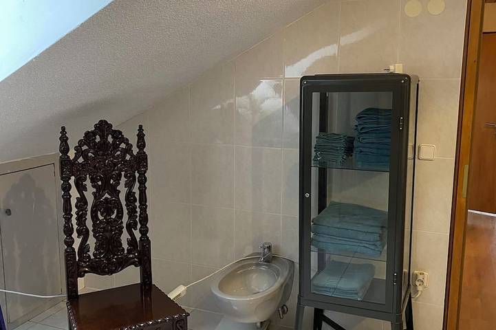 Ganze Wohnung, Großzügige Ferienwohnung ca. 100 qm mit Balko und schöner Aussicht in Parkstein, Naturpark Nördlicher Oberpfälzer Wald