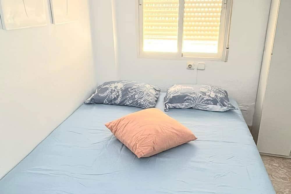 Lovely summer townhouse with roof terrace and great views. Dog friendly. in Rute, Sierras Subbéticas