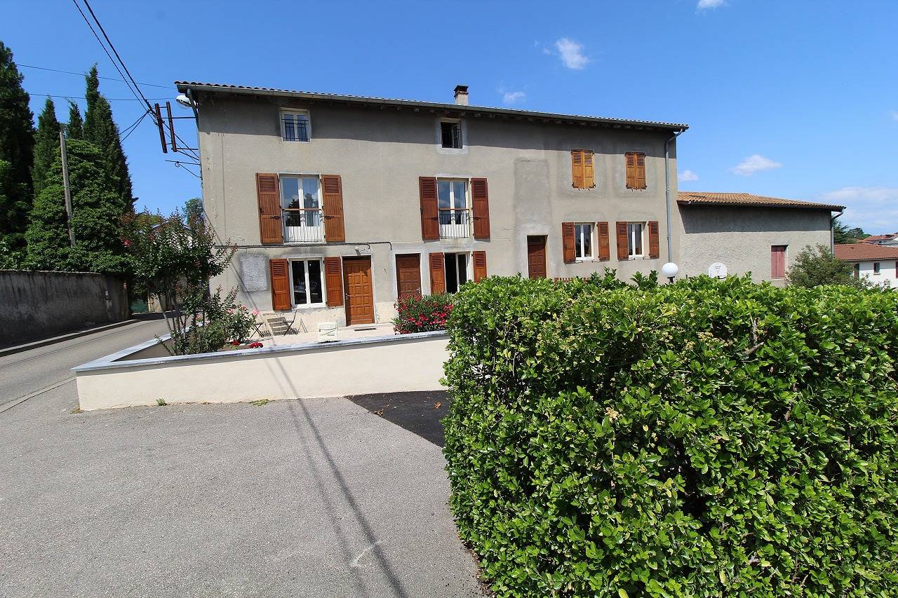 Aux Terrasses de Beauregard in Saint-Genis-Laval, Rhône