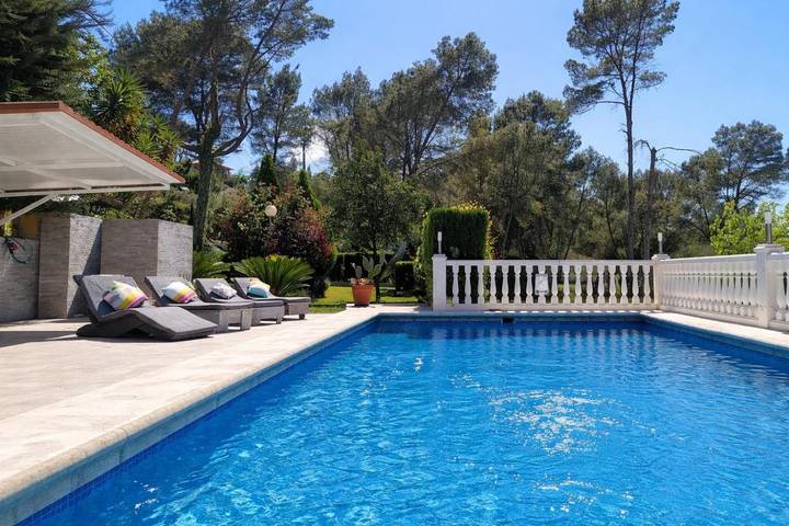 Chalet para 13 personas, con Balcón y Terraza además de Jardín y Piscina en La Costera