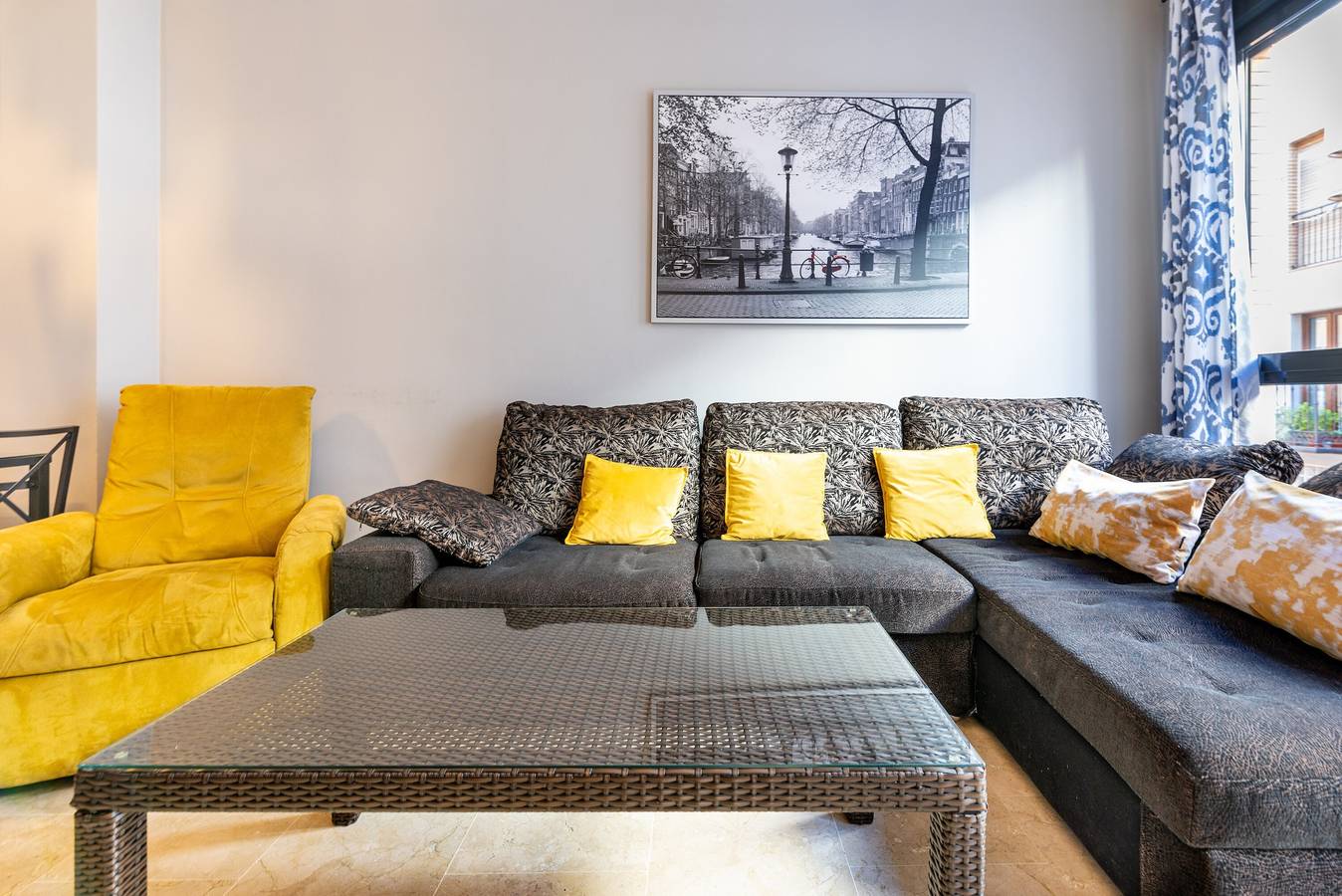 Entire apartment, Apartment 'Apartamento Alboran' with Wi-Fi and Air Conditioning in Málaga Central District, Malaga