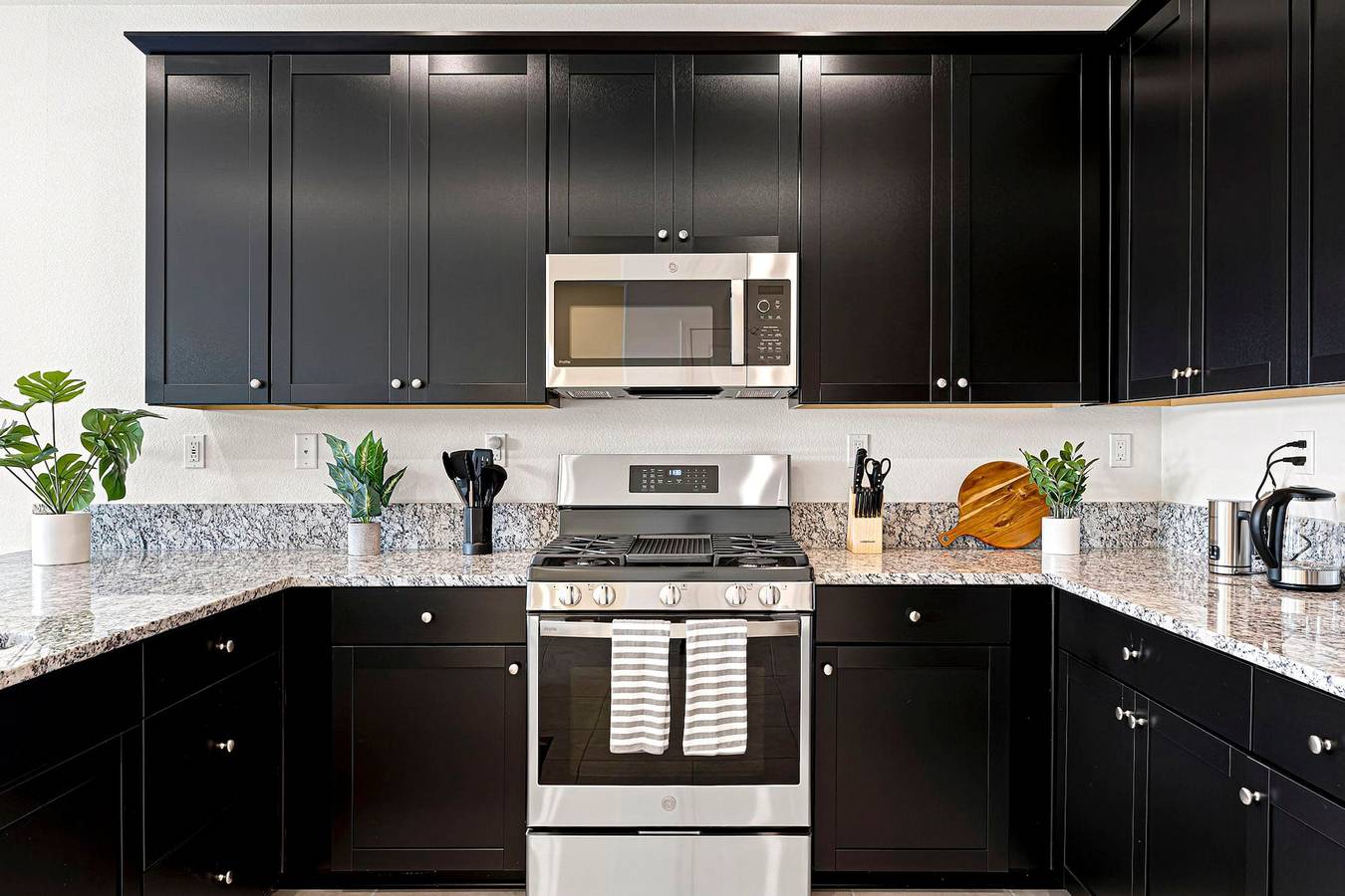 Stylish  Sleek 4Br Nevada Home Near Downtown Reno in Sparks, Nevada