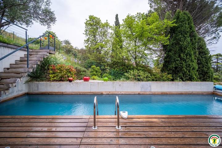 Vakantiehuis voor 2 personen, with Whirlpool and Terras as well as Tuin and Zwembad in Nyons
