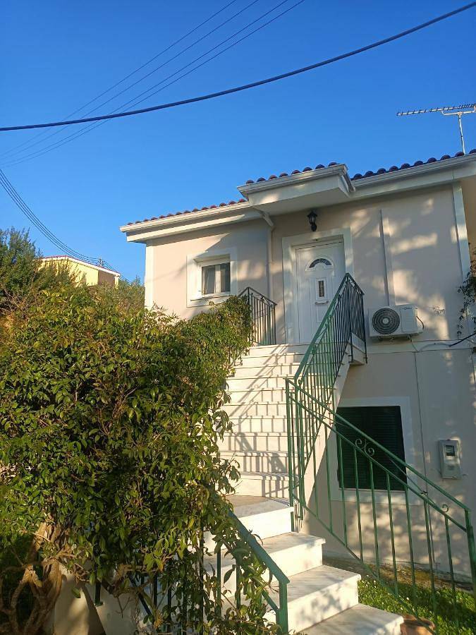 Διαμερίσματα διακοπών για 4 άτομα, με Μπαλκόνι και Ταράτσα καθώς και Κήπο και Θέα στη λίμνη στη Λίμνη (Κέρκυρα)