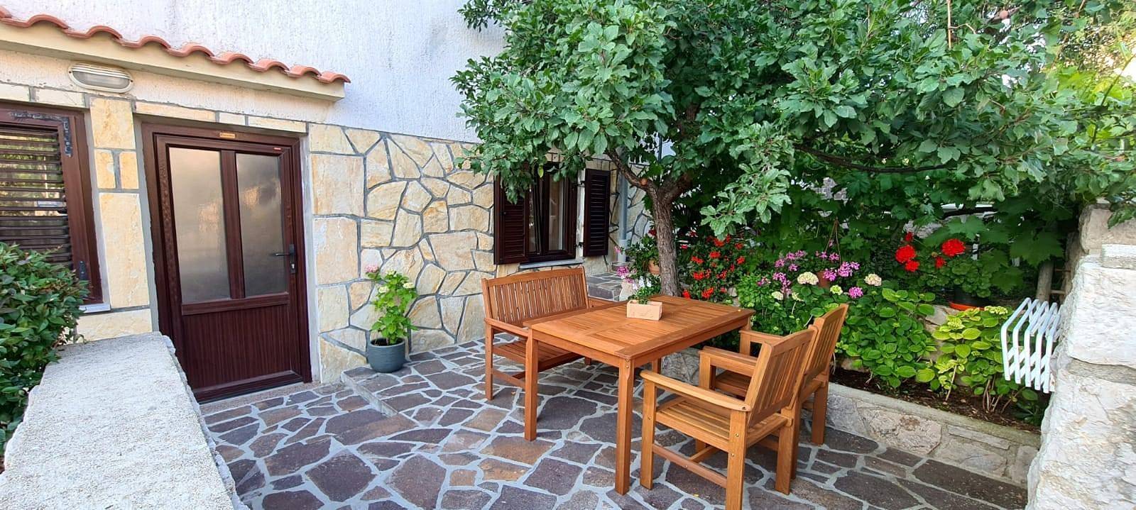 Ganze Wohnung, 1-Zimmer-Ferienwohnung mit Terrasse Cres A-7983-a in Cres Stadt, Cres