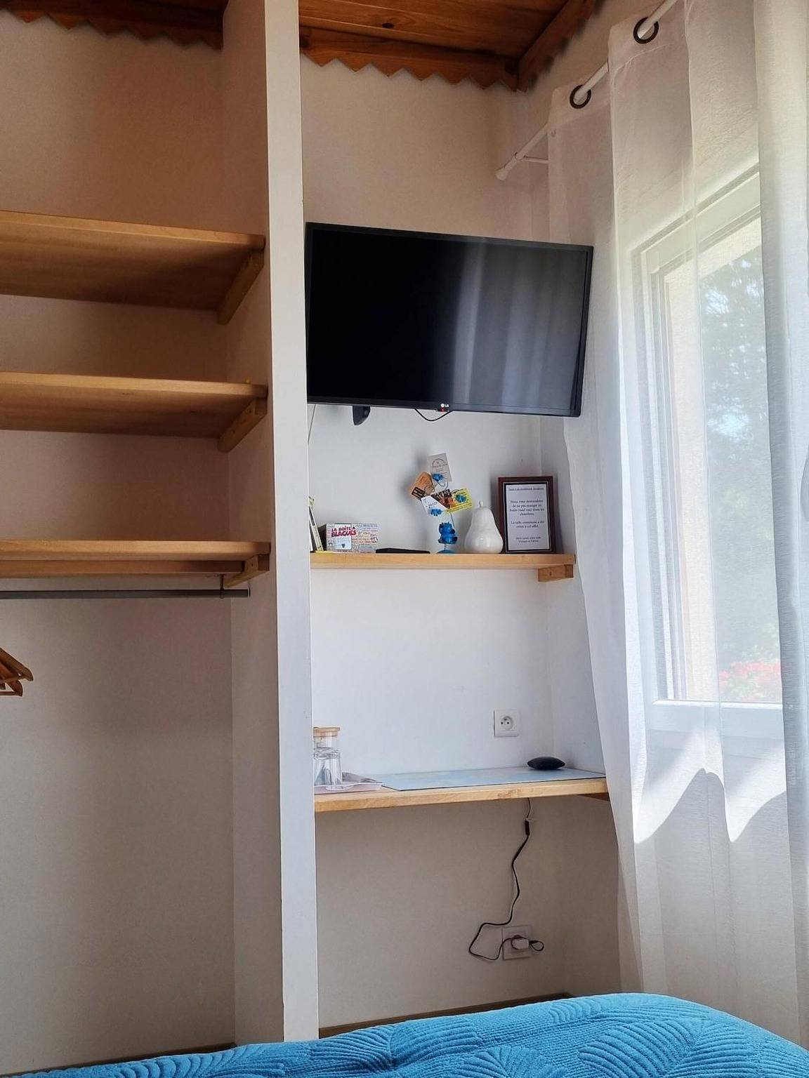 Alojamiento y desayuno 'Chambre D'Hôtes Vésoles' con terraza compartida, Wi-Fi y aire acondicionado in La Salvetat-sur-Agout, Region de Béziers