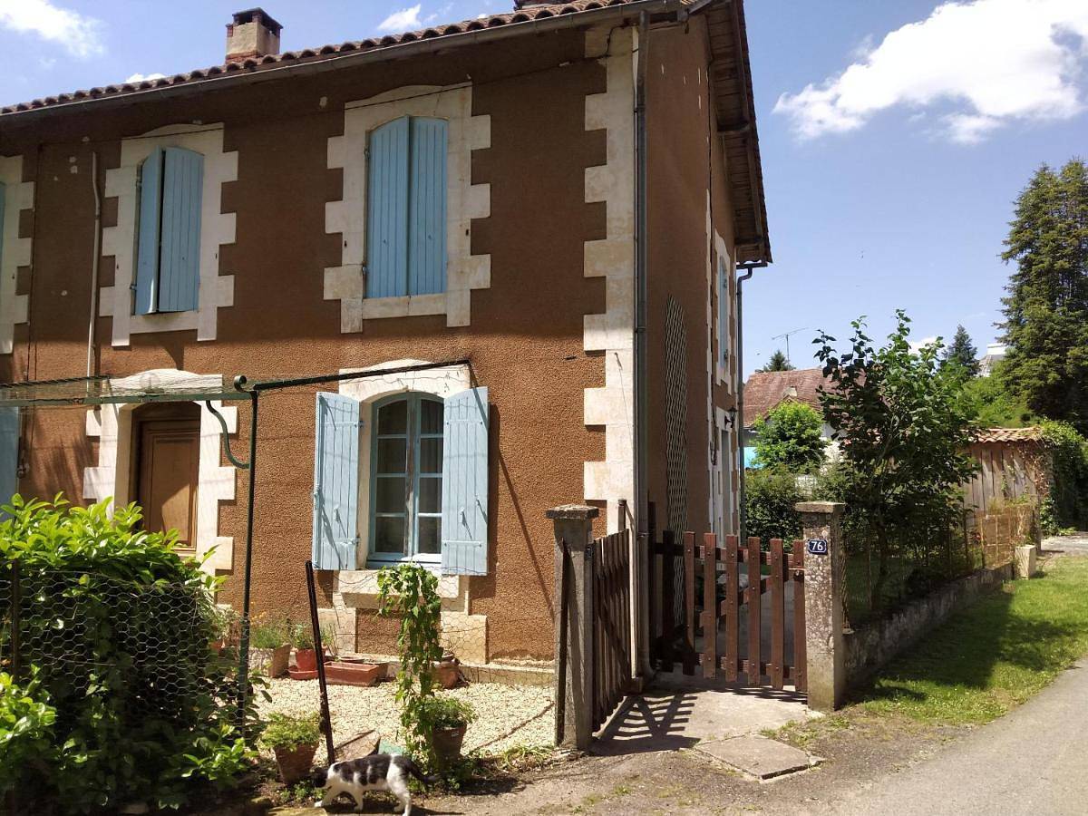 Appartement entier, One-Bedroom Apartment in Issac, Périgord Pourpre
