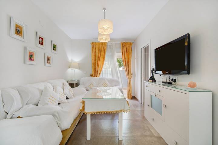 Apartamento inteiro, Apartamento Casa Blanca com terraço privado, varanda e Wi-Fi in Rota, Costa de la luz