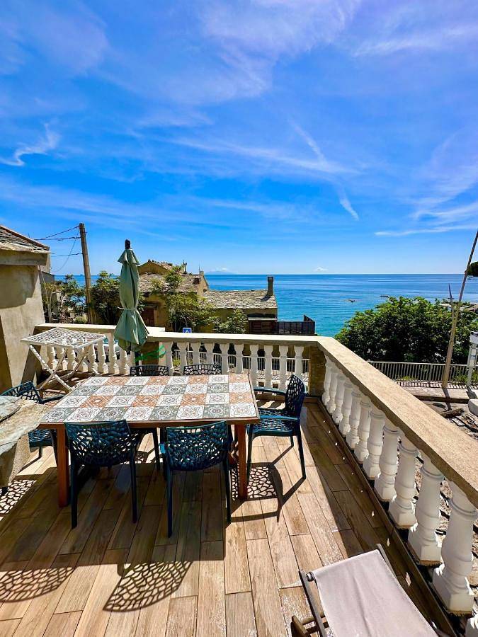 Location de vacances pour 7 personnes, avec Terrasse et Vue dans Plage De Grigione San Martino Di Lota