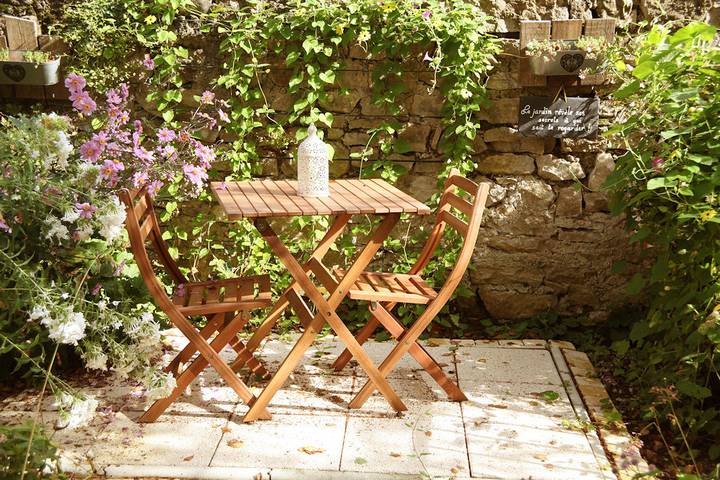 Gîte pour 2 personnes, avec jardin dans l' Ain - 2