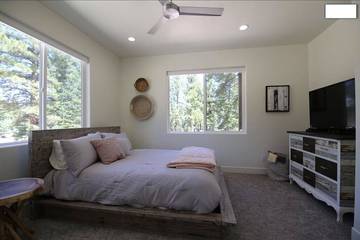 Log Cabin for 11 Guests in Duck Creek Village, Dixie National Forest, Picture 2