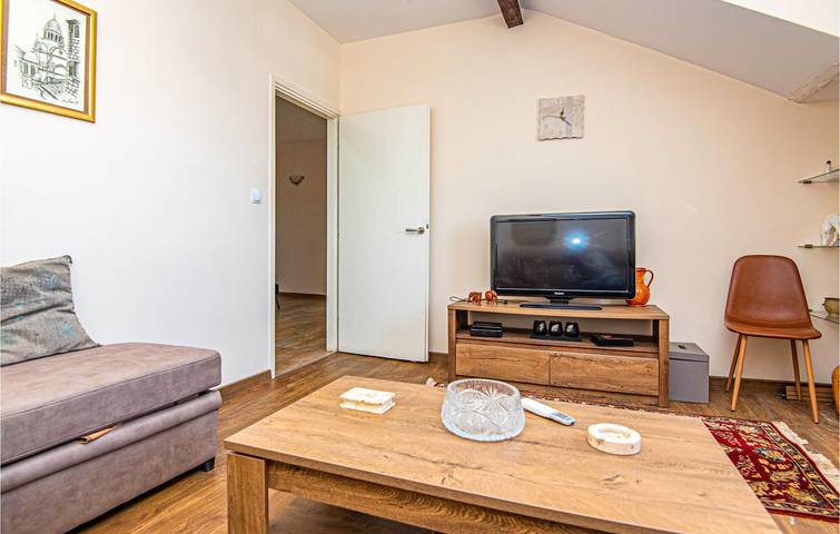 Ganze Ferienwohnung, Stilvolles Apartment mit Panoramablick in der Nähe von Raslina und dem Fluss Krka in Raslina, Šibenik-Knin