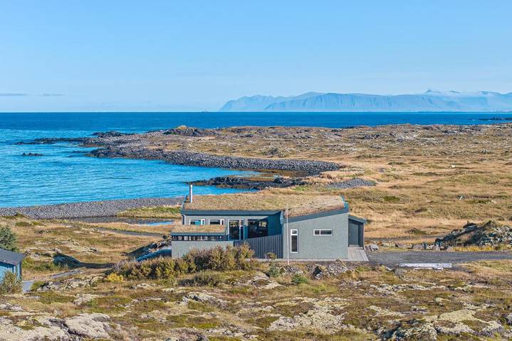 Villa for 6 people, with Terrace and Garden as well as View in Iceland