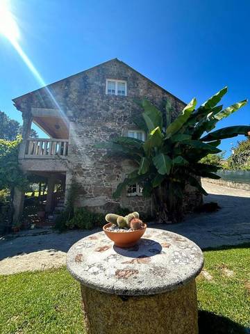 Casa de vacaciones para 10 personas, con jardín además de vistas y piscina en Comarca de Vigo