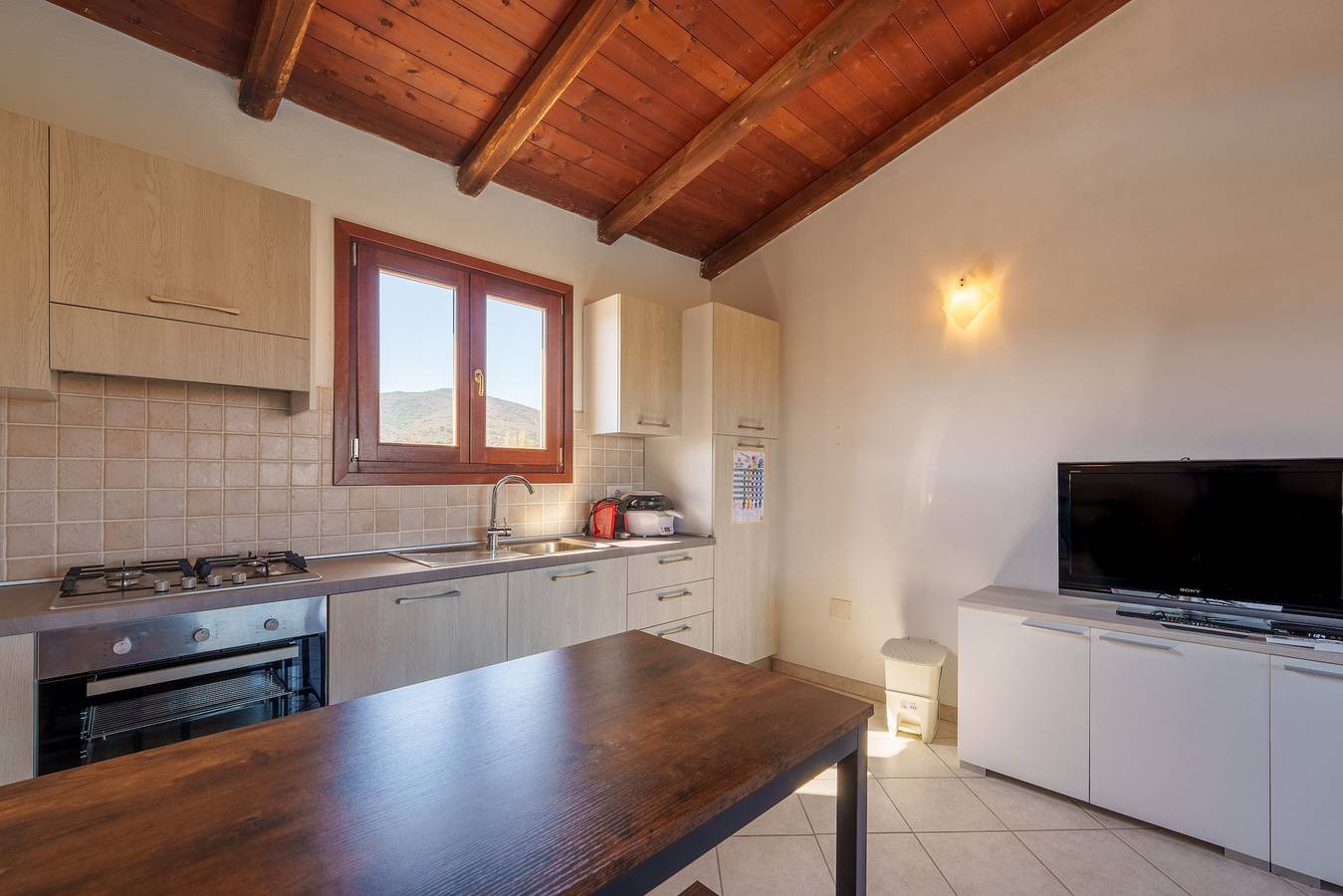 Appartamento intero, Appartamento di vacanza "Cocco" con piscina condivisa, terrazza privata e balcone in Porto San Paolo, Loiri Porto San Paolo