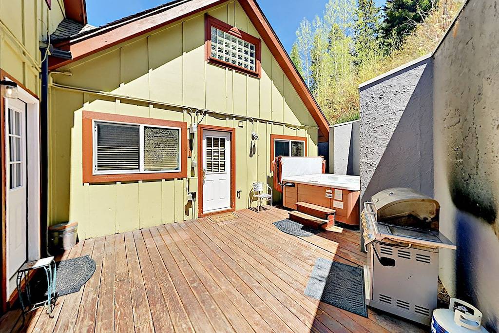 Ganze Wohnung, Spacious West Vail condo near shuttle w/ shared hot tub, washer/dryer in West Vail, Vail