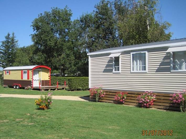 Camping pour 4 personnes dans l' Ain - 2