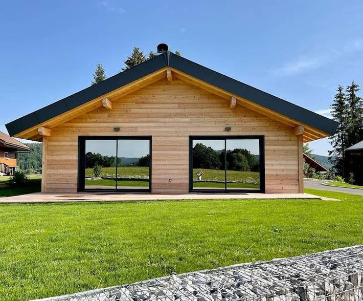 Chalet pour 2 personnes, avec Jacuzzi et Terrasse ainsi que Jardin et Vue à Les Rousses