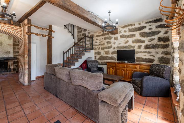 Casa rural para 12 personas, con vistas al lago, Se admiten mascotas en Navaluenga