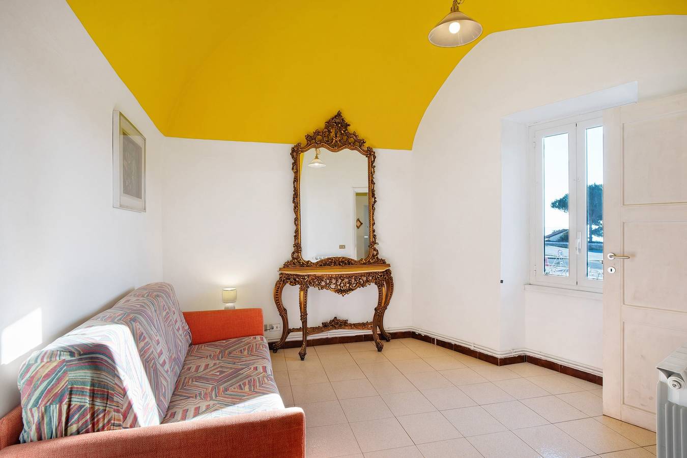 Apartamento entero, Apartamento 'Casa Bici Sol y Mar' con vistas al mar, terraza privada y aire acondicionado in San Lorenzo al Mare, Riviera di Ponente