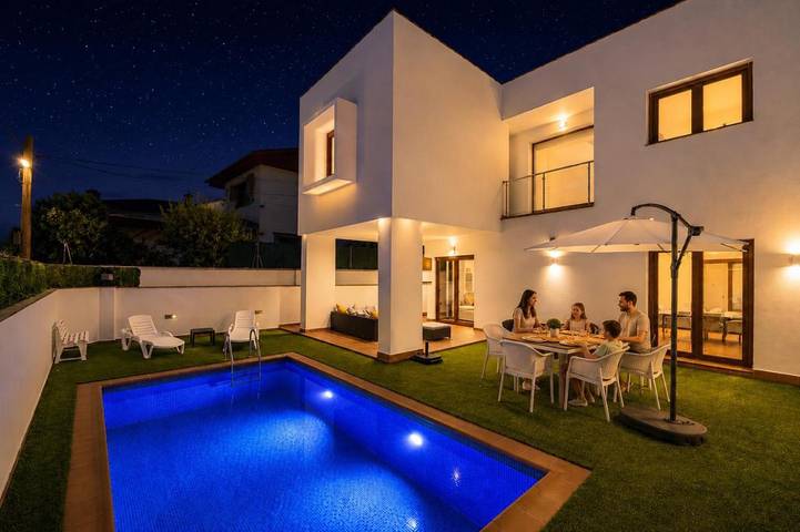 Casa rural para 10 personas, con Balcón y Jacuzzi además de Terraza y Jardín en Armilla