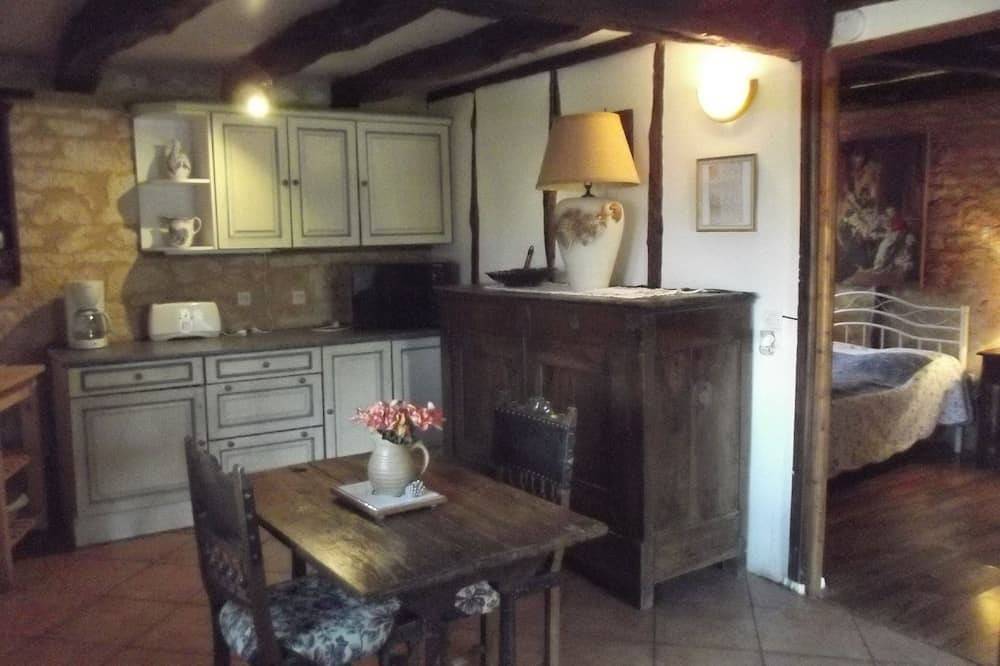 Periwinkle or courtyard cottage in Salignac-Eyvigues, Périgord Noir