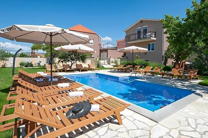 Ferienhaus für 18 Personen, mit Sauna und Garten - 1