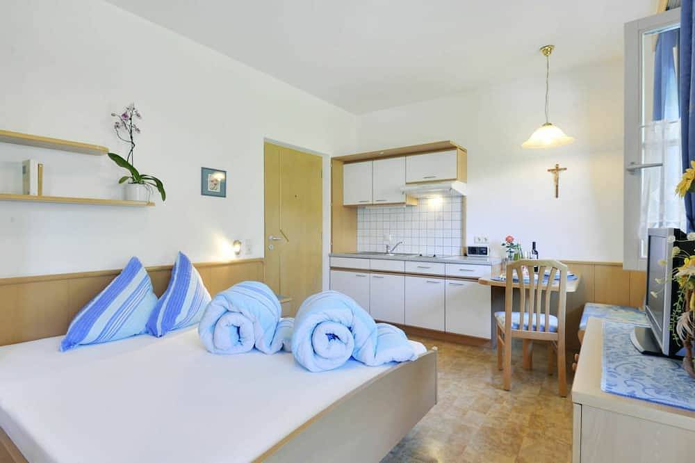 Ganze Wohnung, Gemütliche Wohnung für 2 Gäste mit Pool,  W-Lan, Tv und Innenhof in Andrian, Nonsberggruppe
