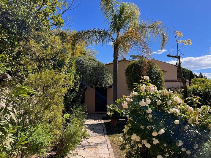 Maison d’hôte pour 2 personnes, avec piscine ainsi que vue et jardin, animaux acceptés à Grasse - 2