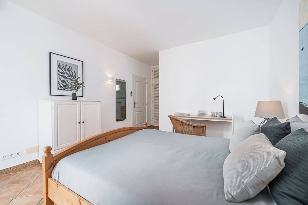 Ganze Wohnung, Neu, Wohnung mit Blick auf den Strand, mit Ac und Wifi, 5 Minuten von der Innenstadt entfernt in Cala d'Or, Santanyí