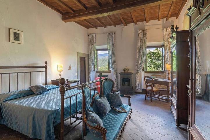 Bellissima villa indipendente per 22 ospiti con Wifi, piscina, Tv, patio e animali ammessi in Londa, Firenze province