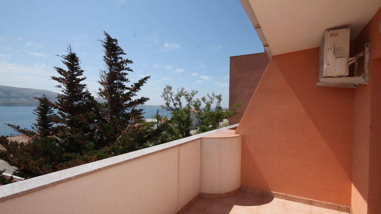 Cały apartament wypoczynkowy, Apartament wakacyjny dla 3 osób z widok in Metajna, Pag (Wyspa)