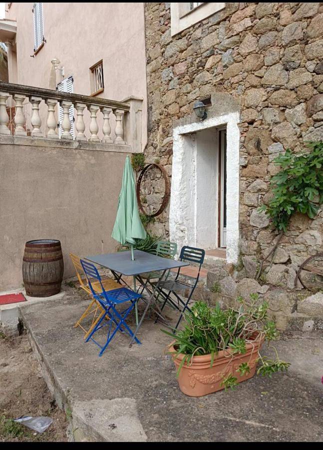 Location de vacances pour 3 personnes, avec vue et terrasse à Sant'Andréa-d'Orcino