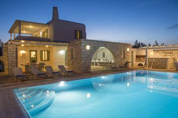 Location de vacances pour 8 personnes, avec balcon ainsi que jacuzzi et jardin dans Aliki