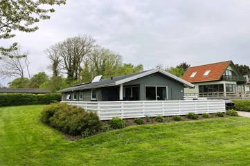 Ferienhaus für 8 Personen, mit Whirlpool und Garten sowie Sauna und Terrasse, mit Haustier auf Langeland