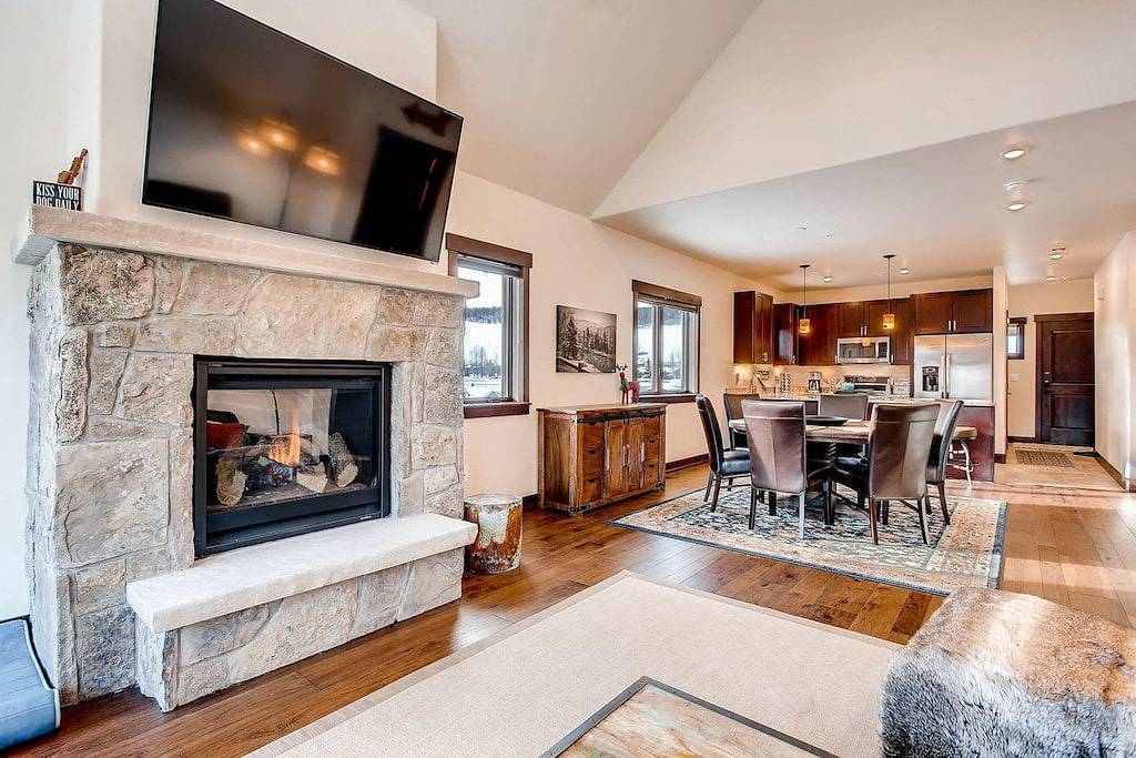 Ganze Wohnung, End-Unit Condo w/Beautiful Blue River & Mountain Views, Free Wifi, & Deck in Silverthorne, Arapaho and Roosevelt National Forests