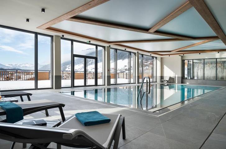 Appart’hôtel pour 4 personnes, avec piscine et vue ainsi que balcon et sauna, animaux acceptés