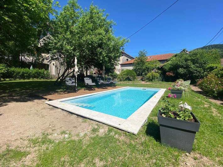 Location de vacances pour 2 personnes, avec Terrasse ainsi que Jardin et Piscine à Rochesson - 2