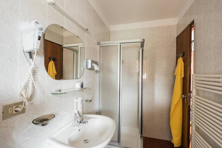 Hotel für 3 Personen, mit Sauna und Garten sowie Pool und Whirlpool in Toblach - 2
