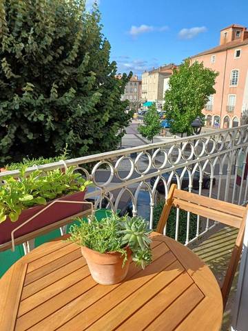 Gîte pour 4 personnes, avec balcon et vue à Issoire