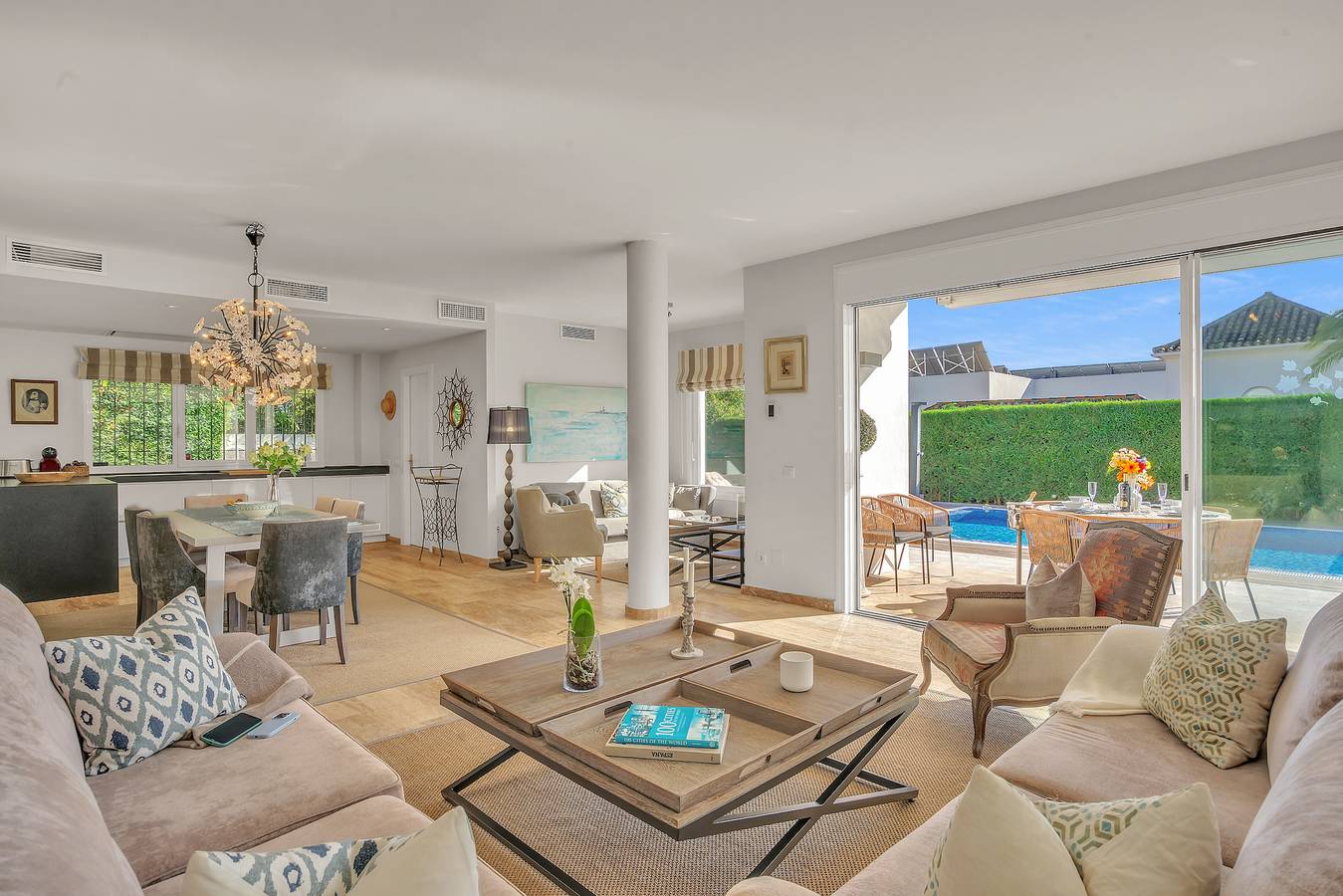 Villa Molly - Elegant Beachside Home in Marbella Oost, Marbella