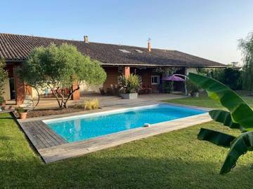 Cottage pour 10 personnes, avec piscine ainsi que jacuzzi et jardin à Saint-Étienne-de-Tulmont