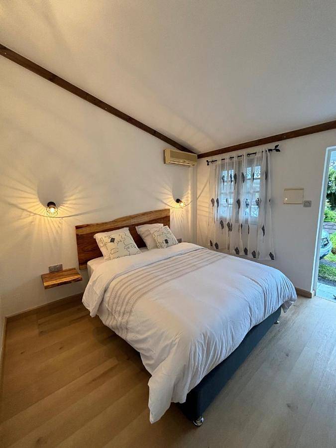 Gîte pour 2 personnes, avec jardin et piscine ainsi que terrasse et vue à Bras-Panon - 2