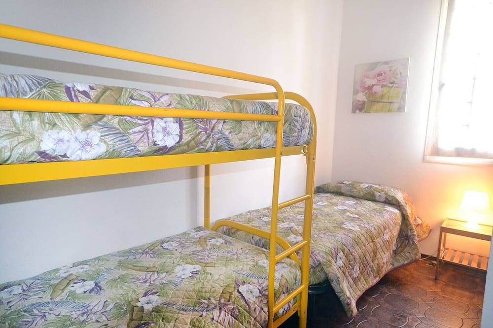 Vertikale Eckvilla mit 3 Schlafzimmern und zwei Bädern, großer Eckgarten in Comacchio, Ferrara Provinz