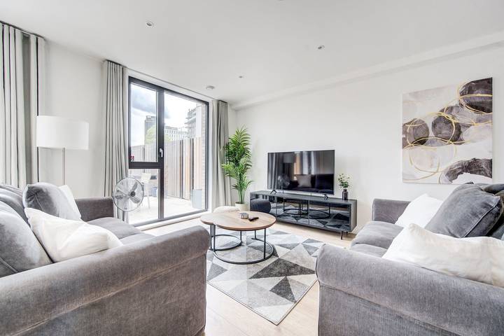 Apartment for 10 people, with garden and balcony in East London