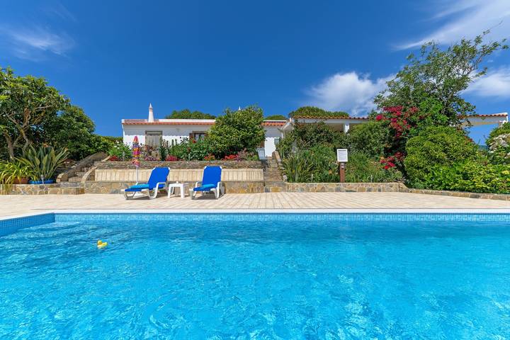 Casa de vacaciones "Bela Casa Na Costa Vicentina" con piscina privada, jardín privado y Wi-Fi in Bordeira, Parque Natural del Suroeste Alentejano y Costa Vicentina
