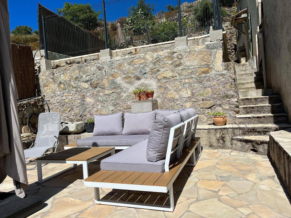 Four-Bedroom House in Nessa, Région de Calvi