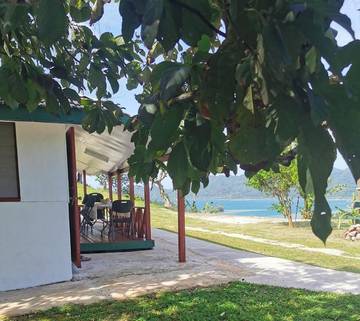 Maison d’hôte pour 3 personnes, avec jardin ainsi que vue et terrasse dans Huahine