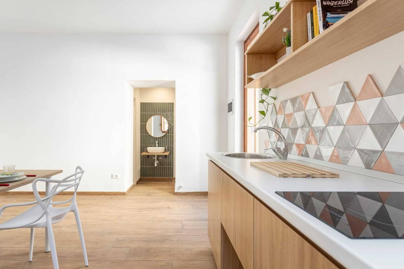 Apartamento entero, Apartamento 'Travel Rooms-Arenella Piano Terra 2' con vistas a la montaña y aire acondicionado in Palermo, Provincia de Palermo