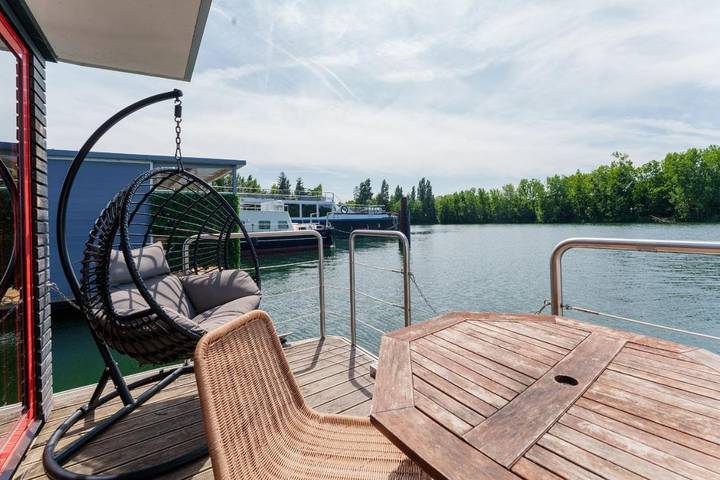 Bateau pour 2 personnes, avec sauna et terrasse ainsi que vue et vue sur le lac dans Île de France - 4